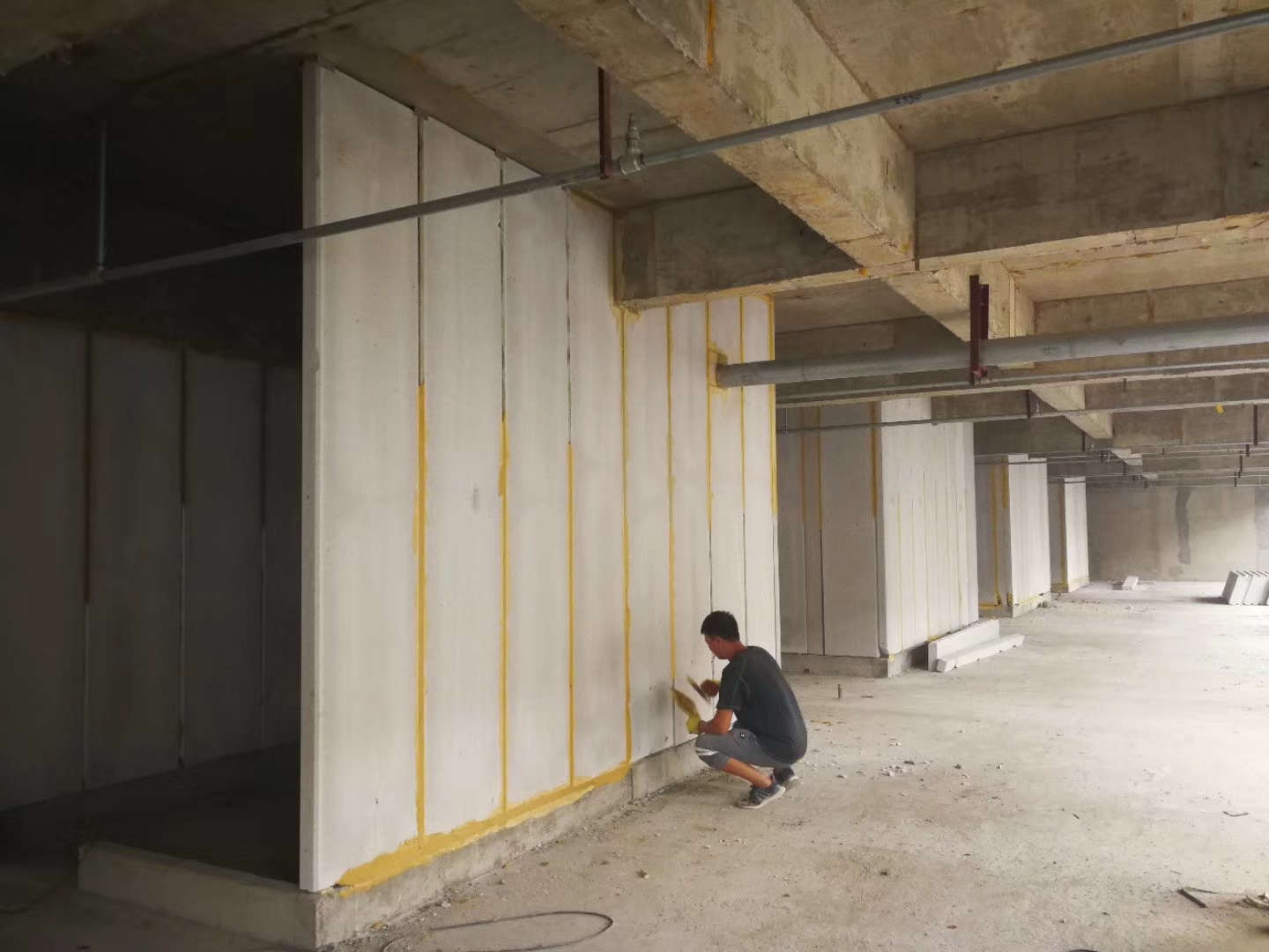 南城无机发泡轻骨料混凝土隔墙板施工技术性能研究